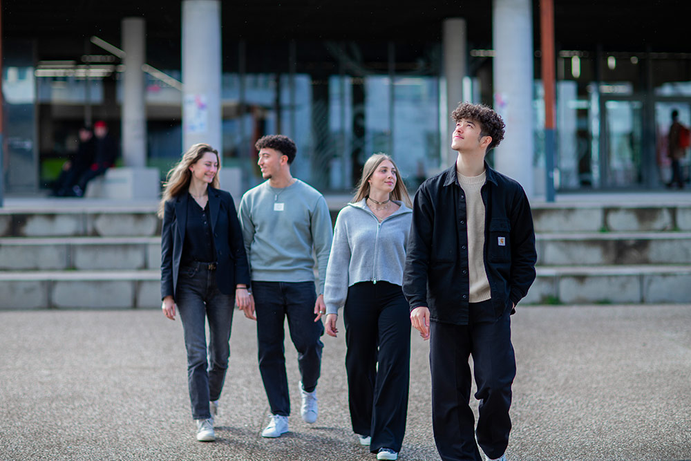 Estudiantes internacionales en campus ICN Business School — estudiar management en Francia (icn-artem.com)
